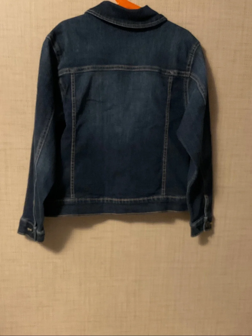 Place versatile jacket front